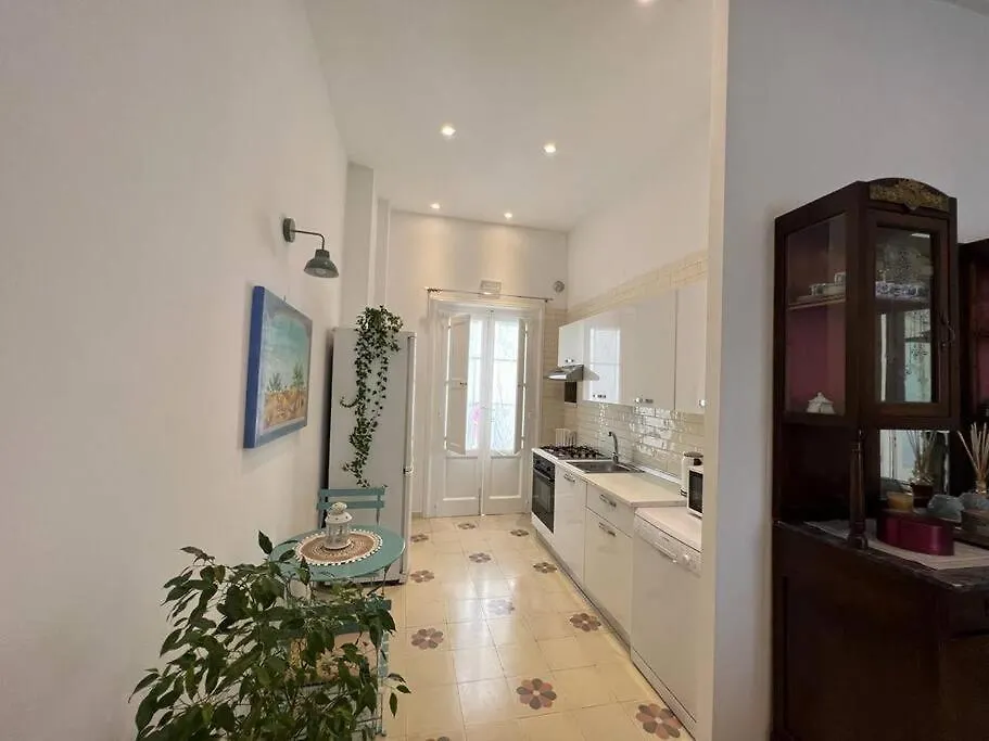Lux Domus Apartment Bari 0*,