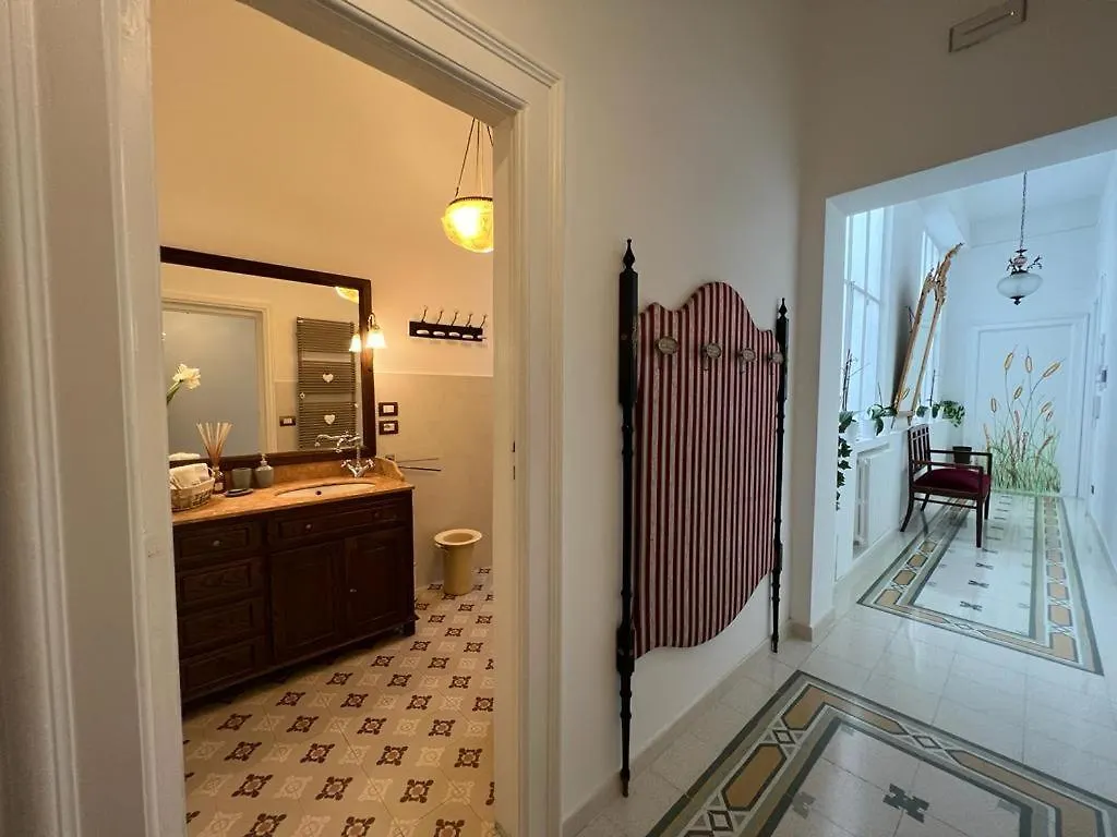 Lux Domus Apartment Bari 0*,