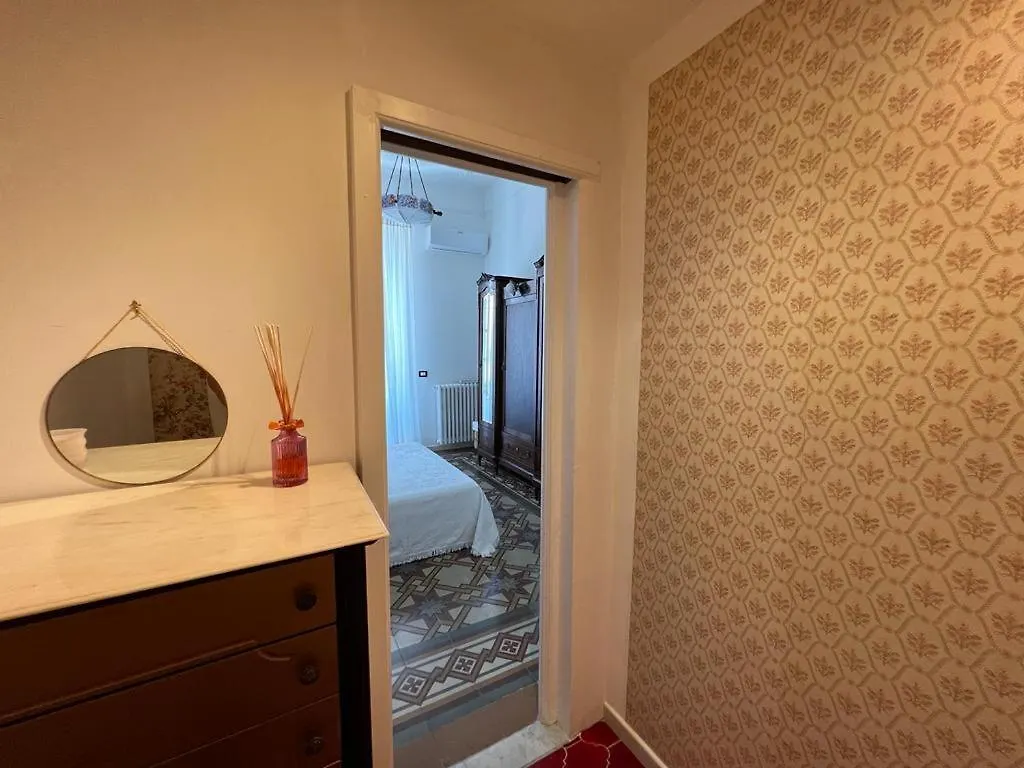 Lux Domus Apartment Bari Italia